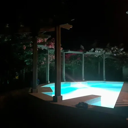 Rum i privatbostad Olive Tree House Anoyira