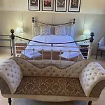 Проживание в семье Olive Tree House Anoyira