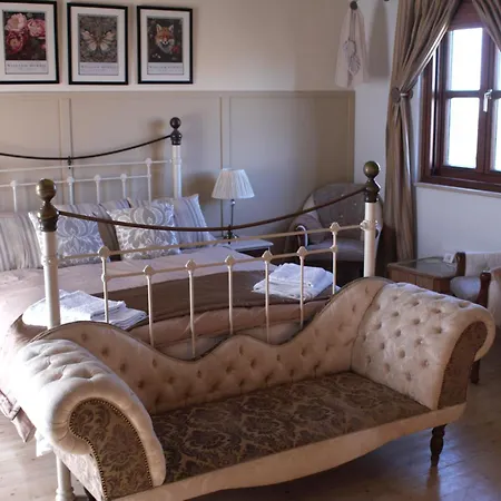 Проживание в семье Olive Tree House Anoyira