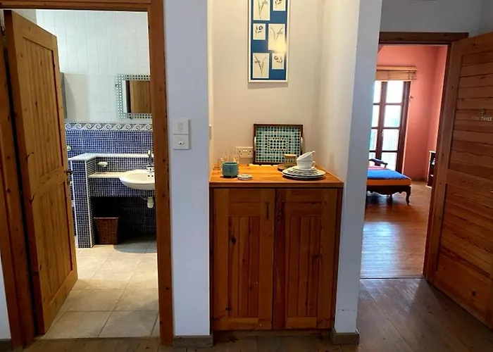 Olive Tree House ホームステイ Anoyira