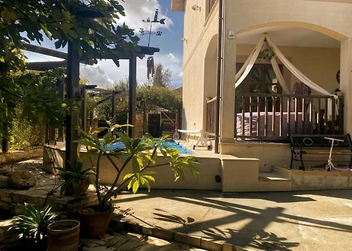 Olive Tree House ホームステイ