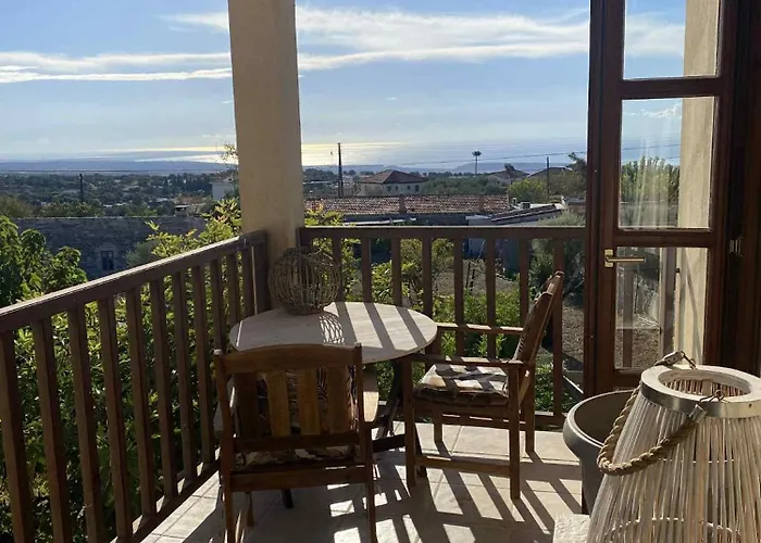 ホームステイ Olive Tree House Anoyira