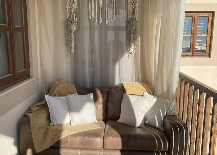 Olive Tree House ホームステイ Anoyira